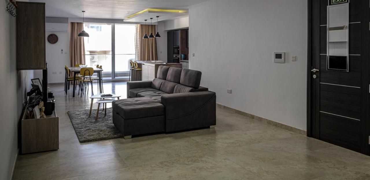 Modern 3 Bedroom Apartment In Luqa Exterior foto