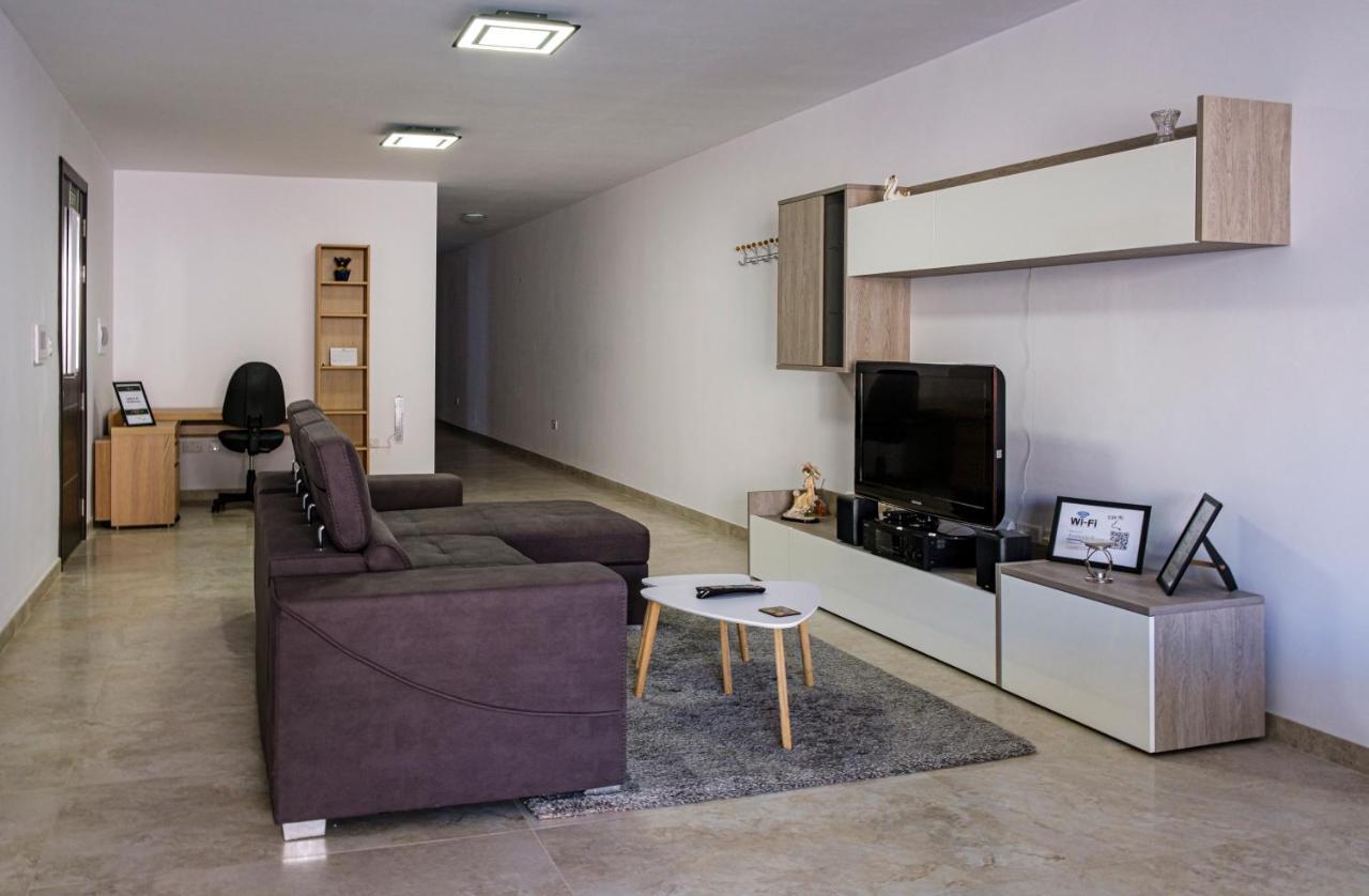 Modern 3 Bedroom Apartment In Luqa Exterior foto